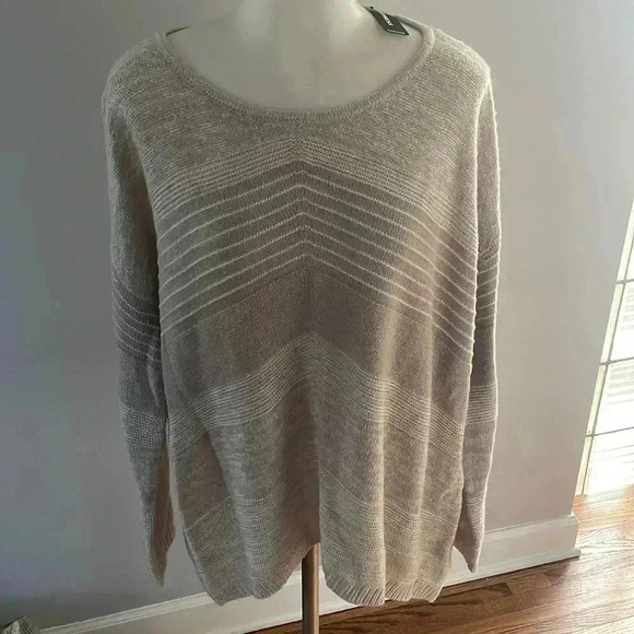 NWT M/L Express Sweater - Picture 1 of 5